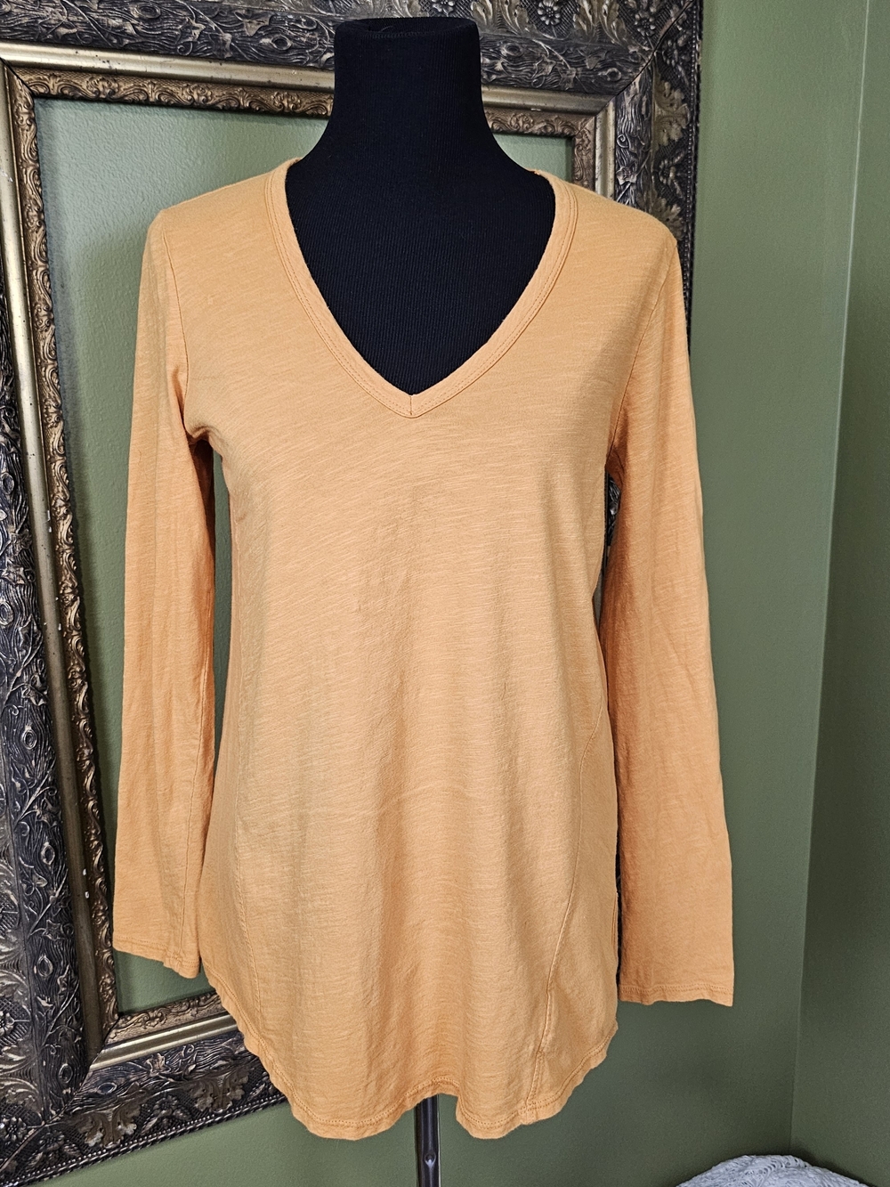 T.La Mustard Yellow V Neck Long Sleeve Cotton Tunic Top Size Small